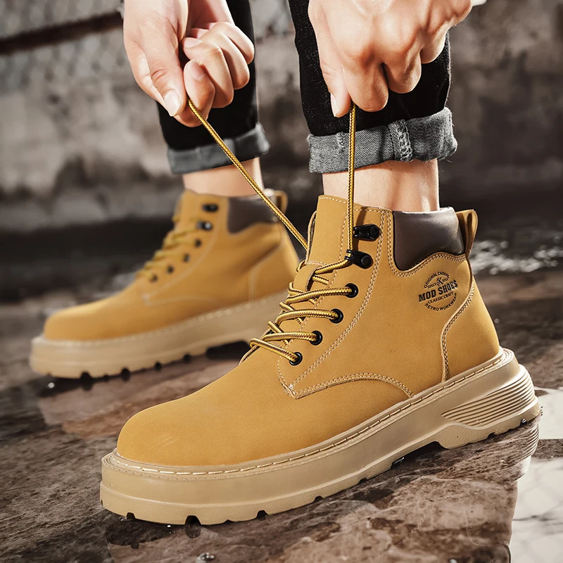 

Couple Leather Big Yellow Boots: 2025 New Autumn and Winter Men's Shoes, British Style Short Boots, Thickened Sole High-Top Boot