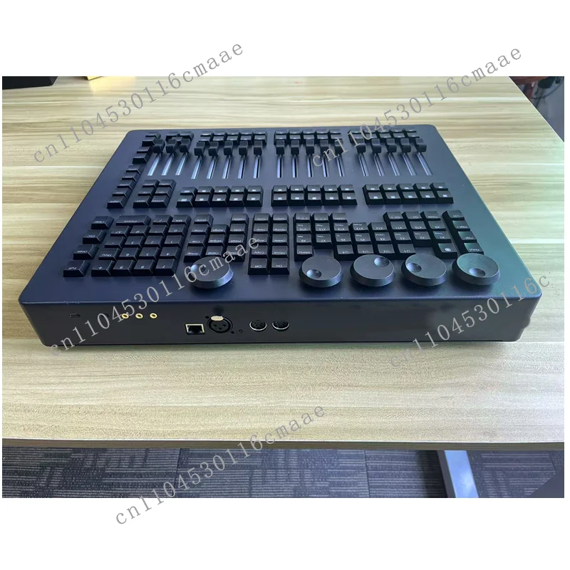 MA3 OSC high-tech console: MIDI 154 interactive buttons, 18 RGP faders, 5 rotary knobs