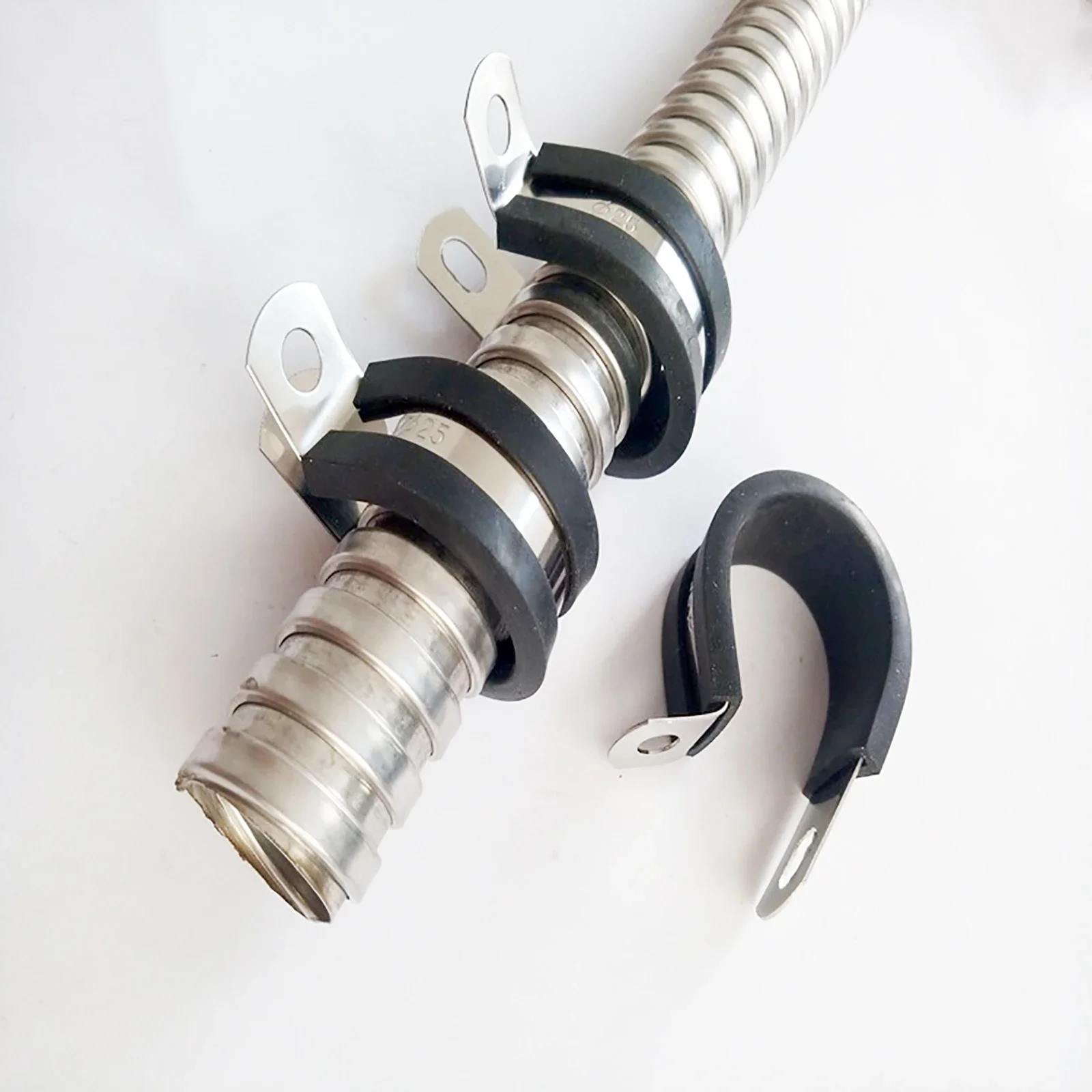 5 stücke R-typ Rohr Klemme Gummi Gefüttert P Clips Kabel Montage Schlauch Rohr Klemme Schlauch Klemme Feste Klemme Rohr halterung Hohe Qualität