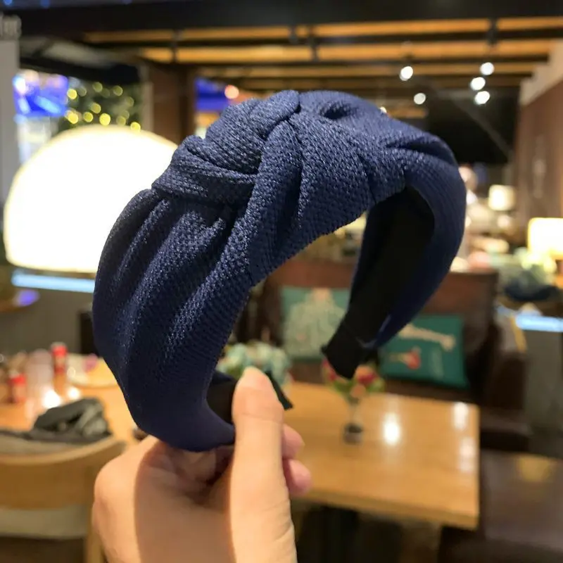 

Non-Slip Wide Edge Headband Retro Knot Design Adjustable Monochrome Wrap for Women Gentle Skincare Routine