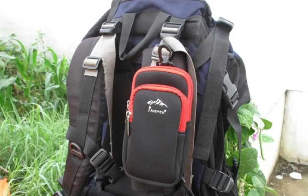 

Outdoor Phone Bag Zippered Neoprene Hiking Shoulder Pouch with Hook and Fastener for Backpacking Travel Gear