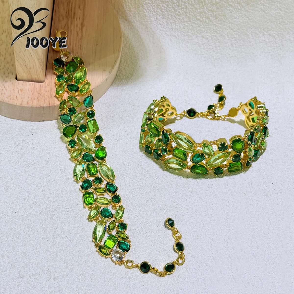 

Оригинальный комплект ювелирных украшений изысканной юбилея 2025 года, очаровательный зеленый многослойный модный роскошный браслет с кристаллами, романтические серьги для женщин