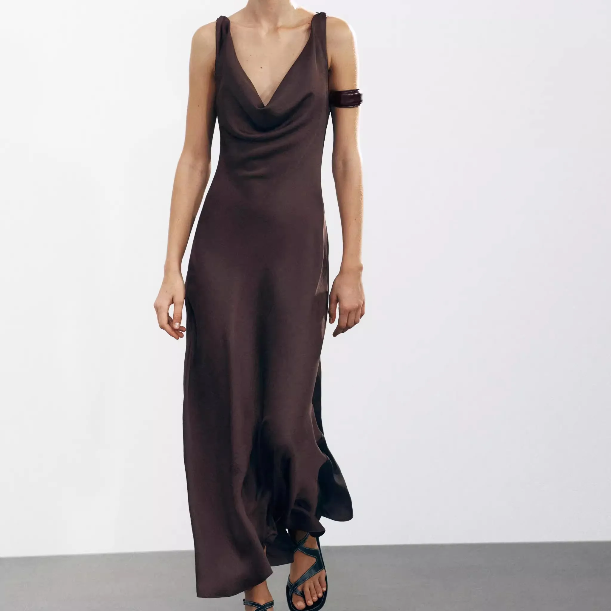 夏の新作 レディース ZWシリーズ シルクサテン ロングドレス エレガント ハイウエスト ノースリーブ Vネック ガウン 女性用 スタイリッシュ カジュアルドレス