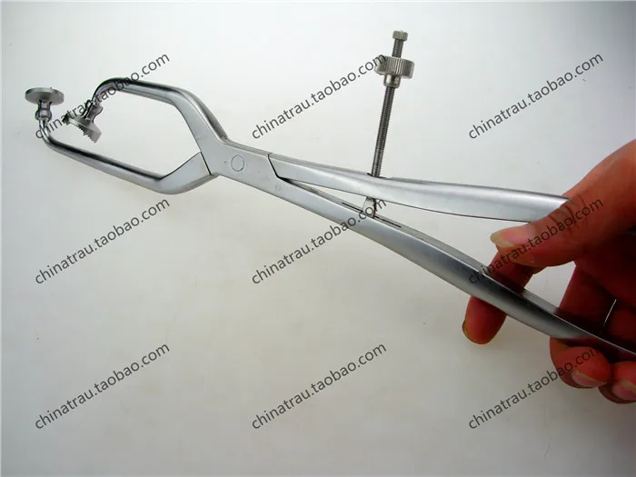 medical reconstruction orthopedic instrument Pelvic reduction forceps Asymmetrical head Reset device Pelvis reduction device