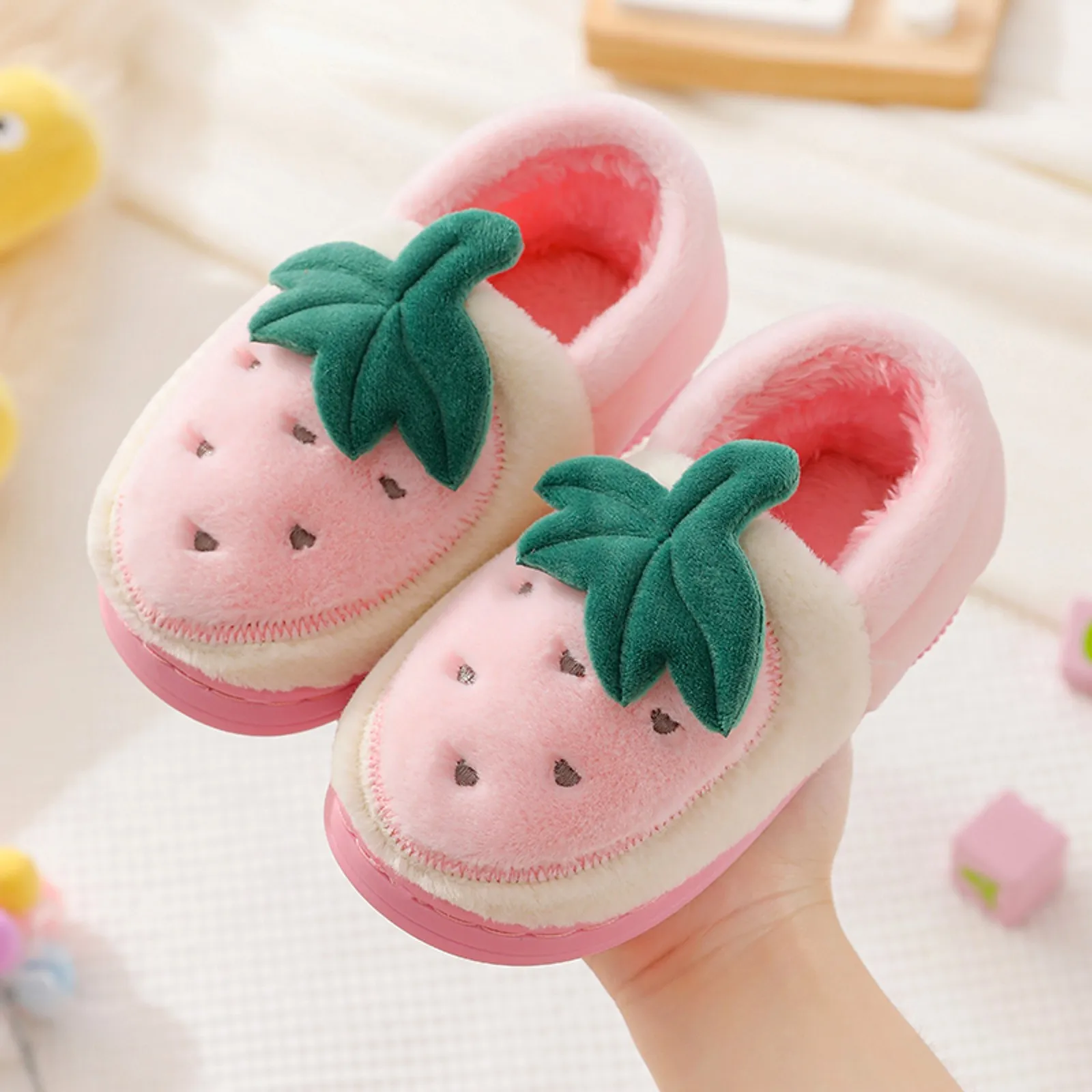 Winter Kids Cotton Plush Strawberry Slippers Children Girls Boys Indoor Wear Soft Non-slip Thick Home Heel Wrap Cotton Shoes