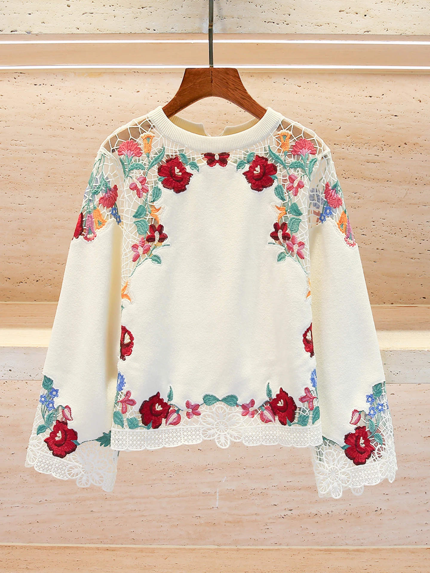 

High-End Women's Knitted Lace Sweater Floral Embroidery Autumn Winter Design Sensation Regular Fit Medium Softn Long Sve