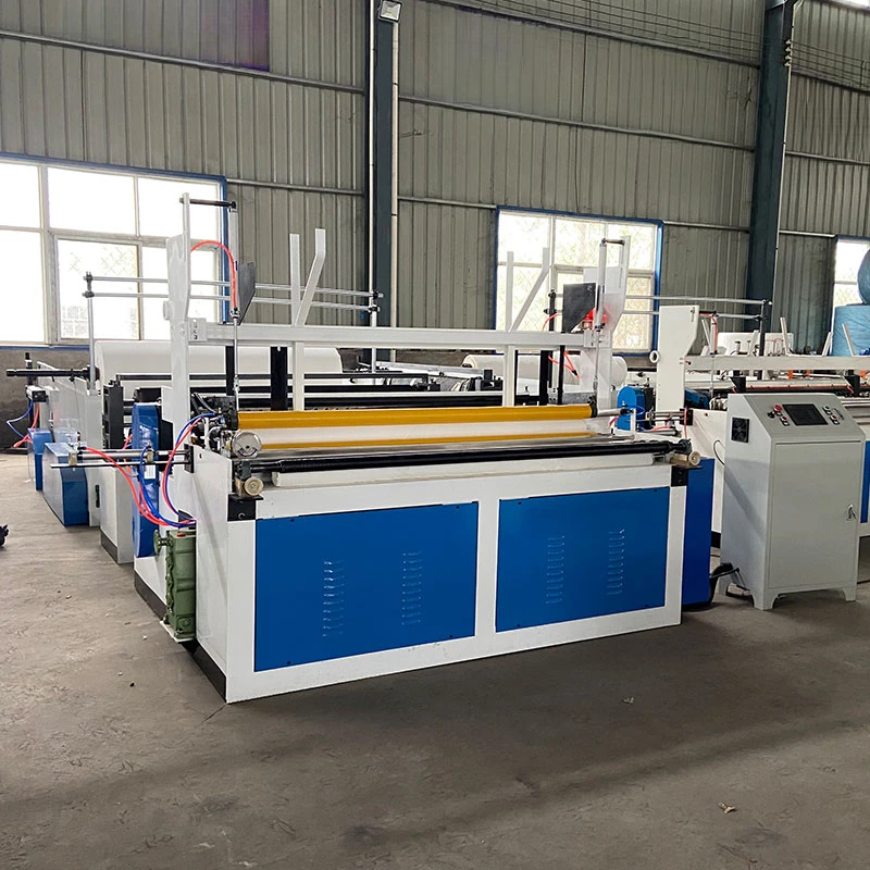 ماكينة تصنيع ورق المرحاض الصغيرة ذات اللف الأوتوماتيكية الجديدة، ماكينة تغليف حواف القماش النفاثة المائية