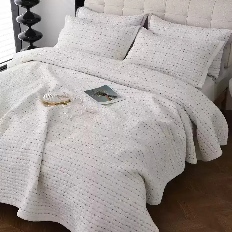 

Large Size Double-Sided Embroidered Cotton Bed Sheet Quilted Bed Cover Three-Piece Set Layered Airy Comfort for Your Bedroom