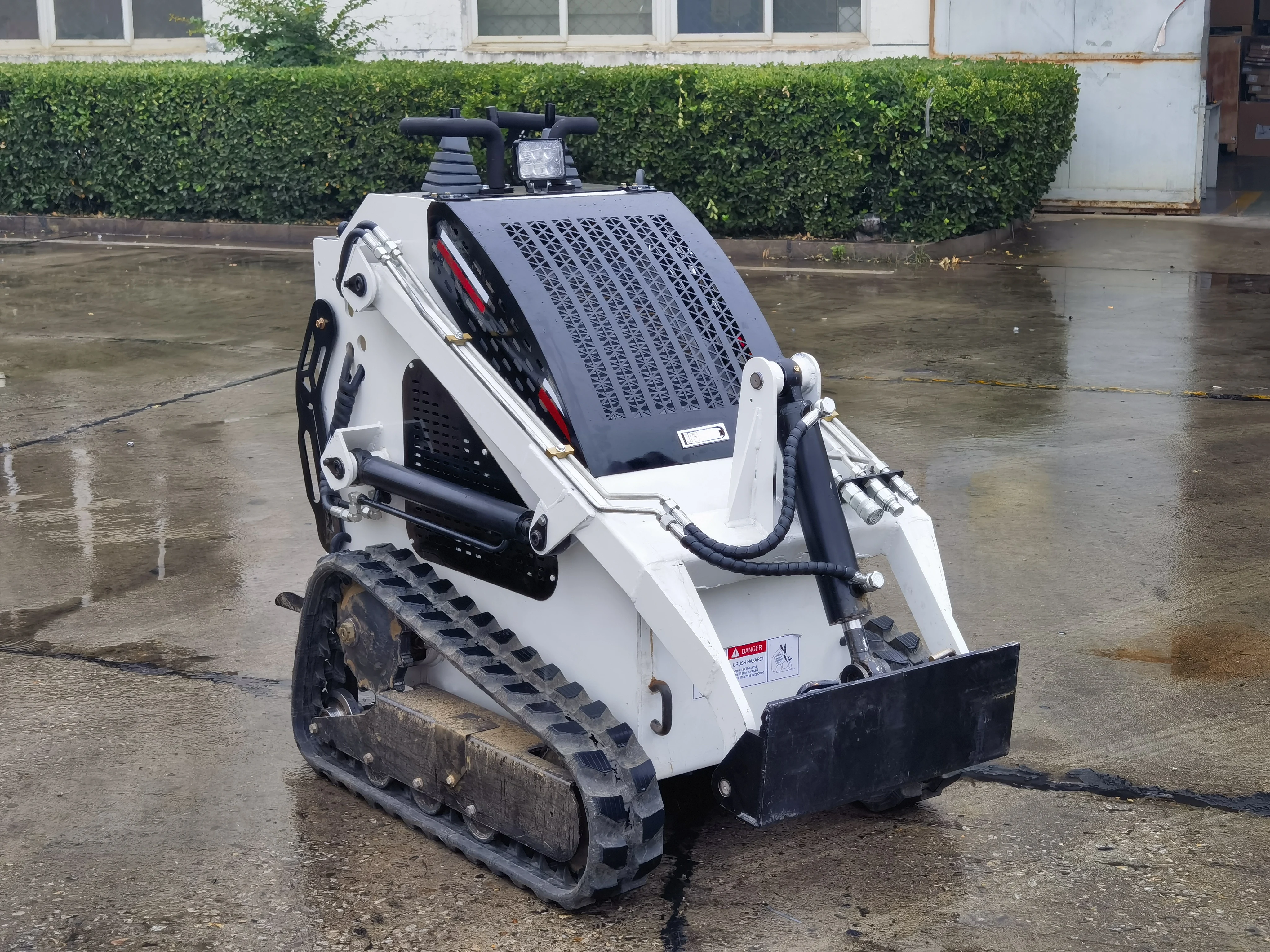 

Heavy Duty Diesel Compact Loader Track Loader with 4 in 1 Bucket Skid Steer for Construction Cleaning
