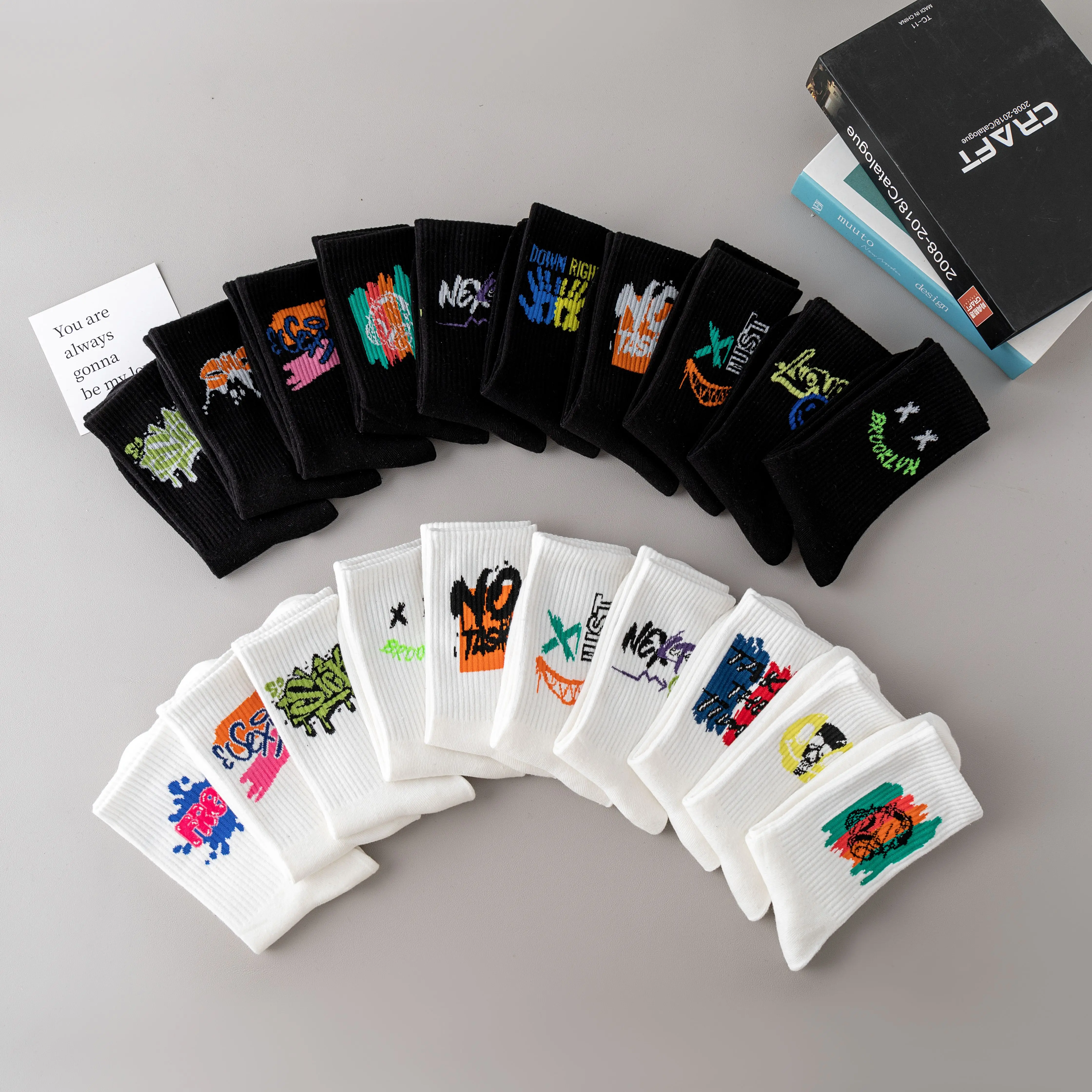 Men's Random Styles Crew Socks, Graffiti Designs, Unique, Street Fashion, Comfortable, Breathable, Moisture-Wicking