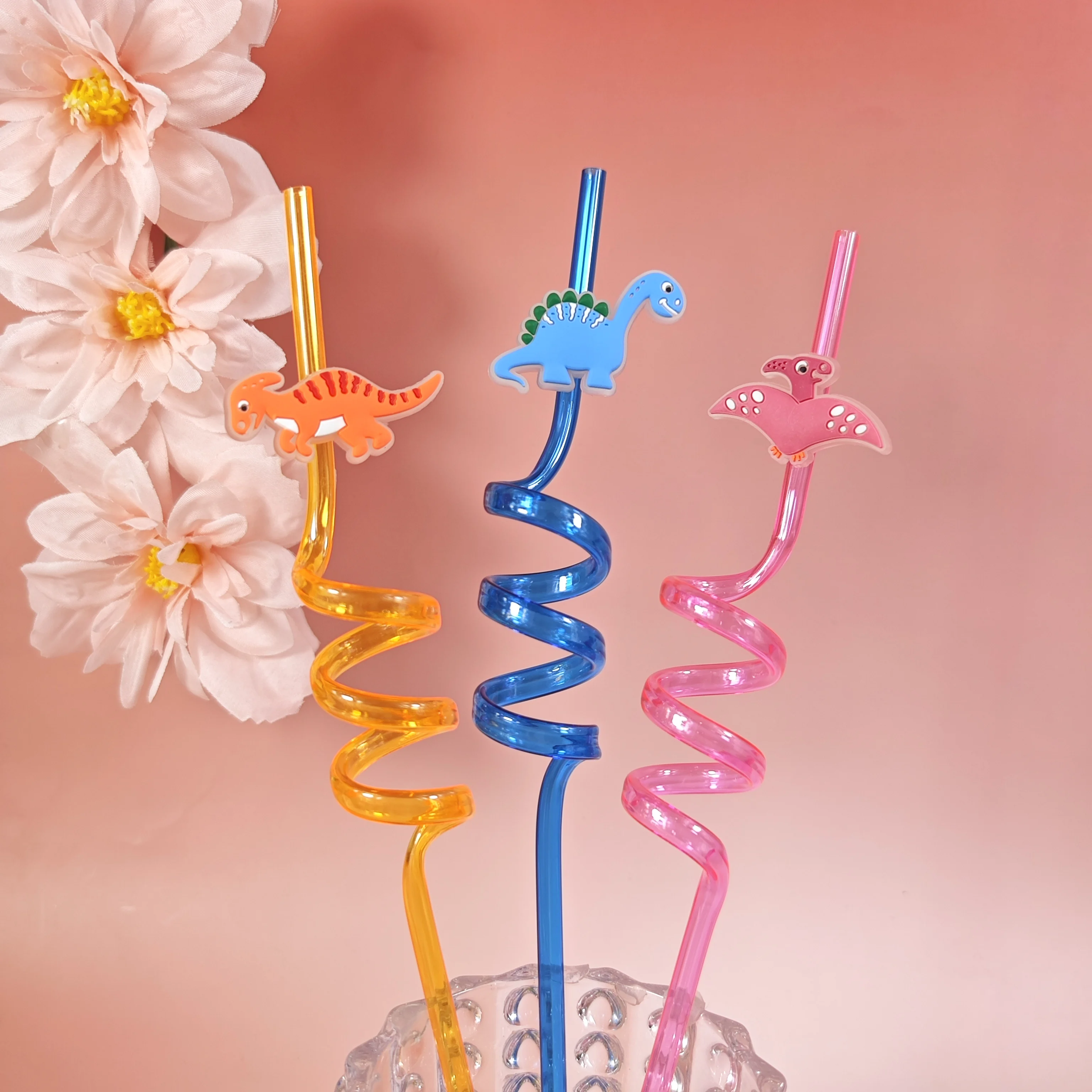 ملحق من القش الحلزوني الملون على شكل ديناصور كرتوني