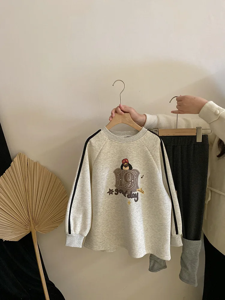 

Girls' Stylish American Style Striped Print Fleece Sweatshirt Autumn Winter New Versatile Patchwork Leggings Set Trendy