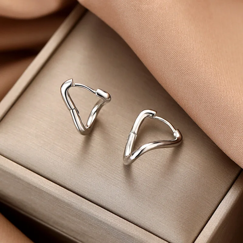 2024 New Korean Silver Color Hoop Earrings for Women Trend Vintage Geometric Irregular Dislocation Ear Studs Earring Jewelry