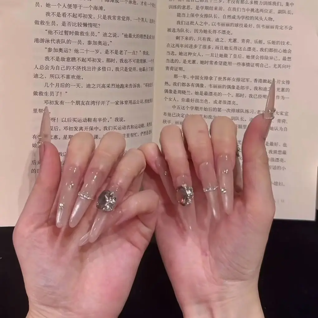 

10pcs Handmade Long Stiletto Press On Nails Nude Pink Cat Eye Rhinestone Design Sweet Fake Nails Wearable Nails Art Tips Girls