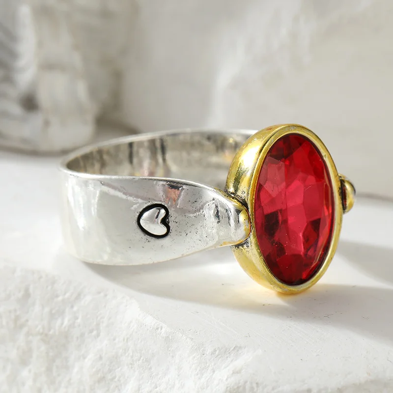 Ladies' Vintage Style Eternal Ring With Red Cubic Zircon Embedded Design Embossed Small Heart Romantic Ring Trend Jewelry