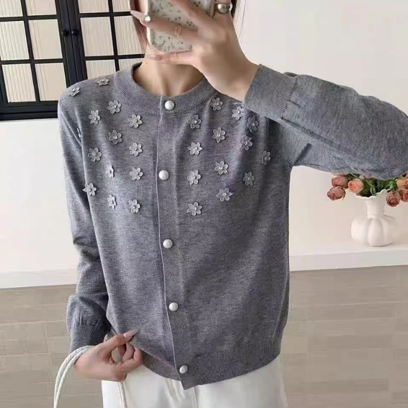 

2025 Autumn Winter New Embroidery Floral Sweater Women's French Retro O-Neck Long Sleeve Loose Versatile Knitted Cardigan Jacket