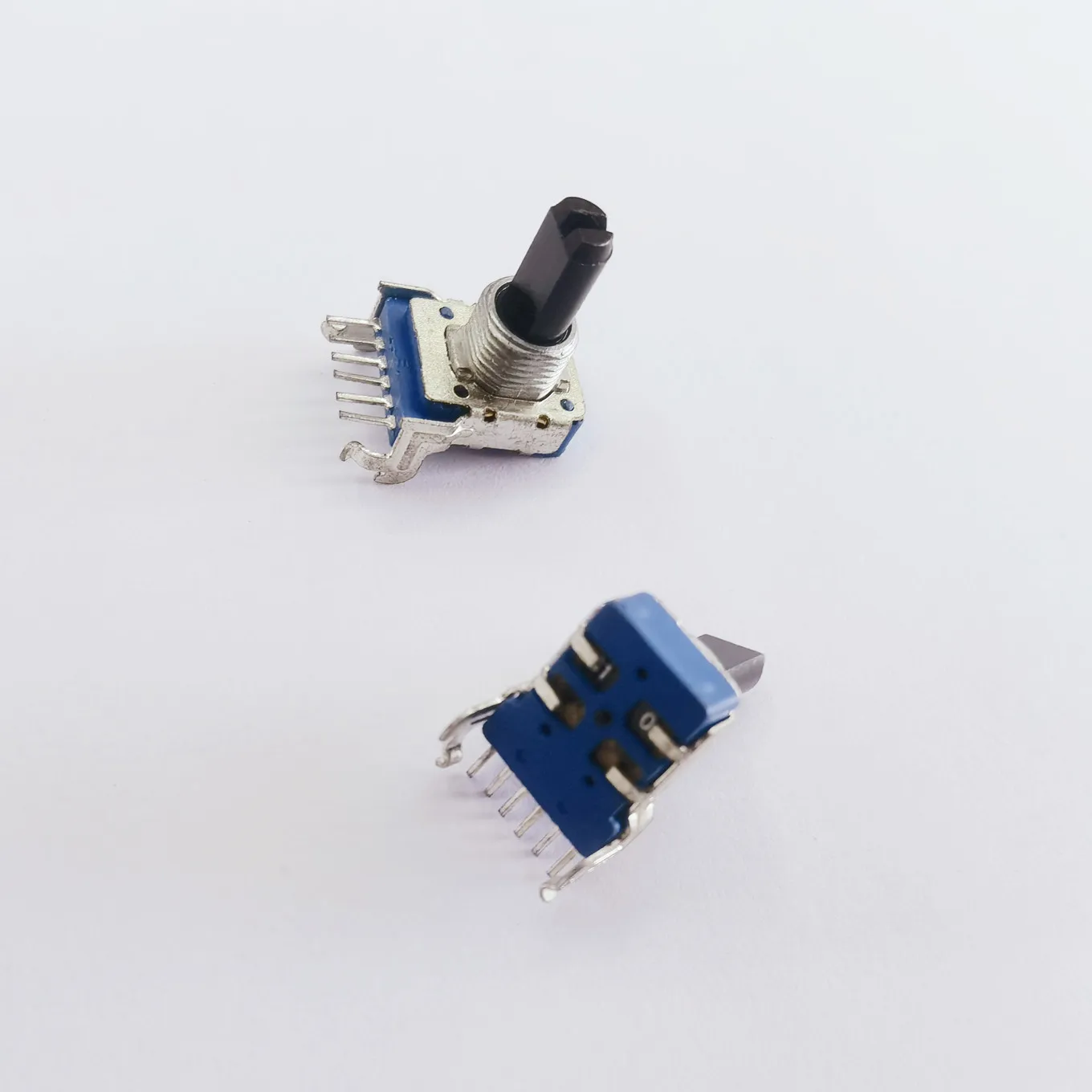 Original new 100% RK142 horizontal dual potentiometer C10K A20K B20K midpoint handle with threaded 15MMF 6pin (SWITCH)