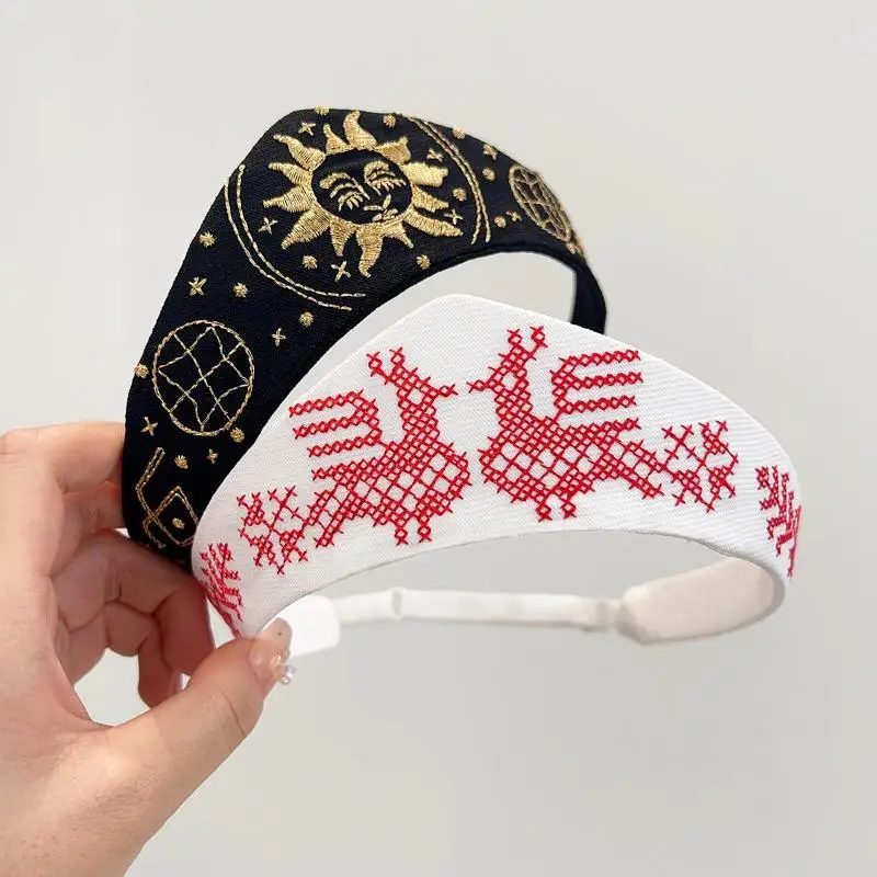 Vintage-Stil, russische Ethno-Blumenstickerei, spitz zulaufendes Haarband für Damen, breites, modisches Haaraccessoire. – Detail 4