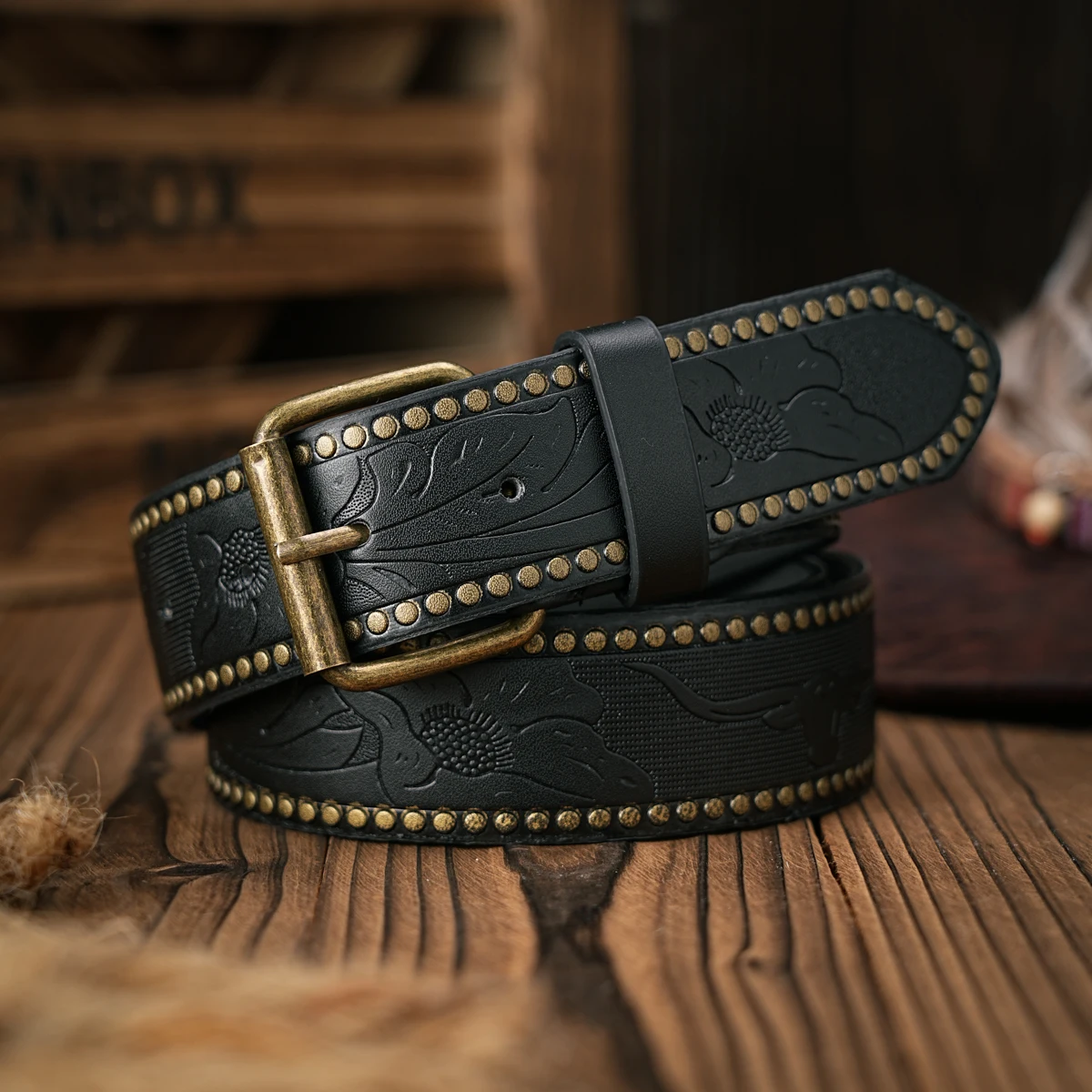 A men\'s and women\'s retro metal buckle casual style multi-color PU belt suitable for daily attendance business four seasons (sen