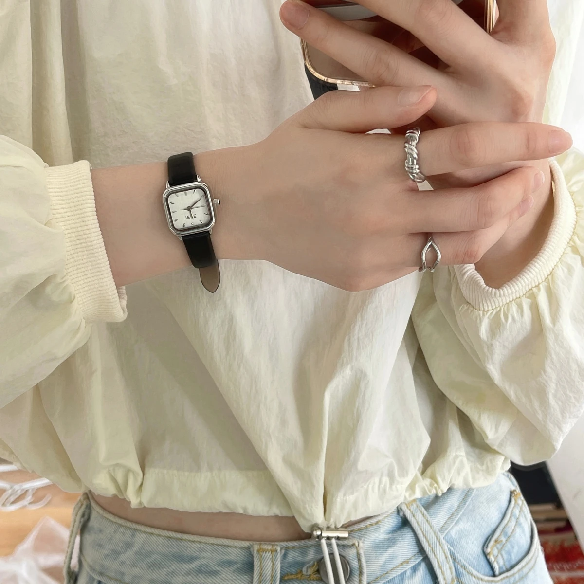 여성을 위한 새로운 한국 스타일 디자인의 고급 가죽 스트랩 빈티지 시계, 스테인리스 스틸 밴드, 심플하고 우아한 쿼츠 시계.