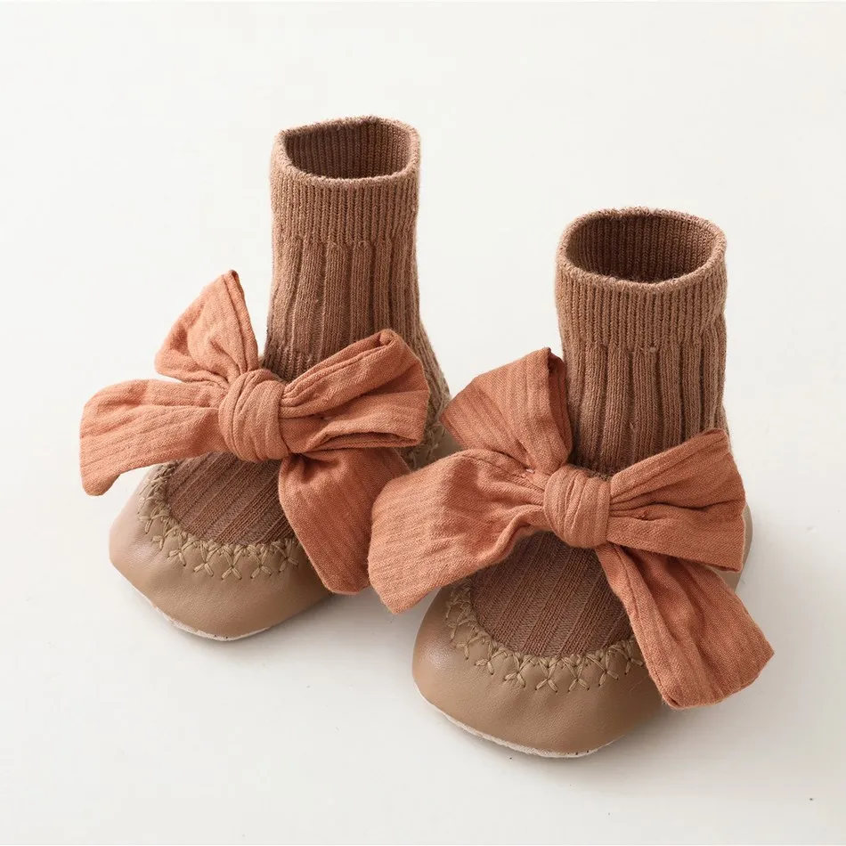 Chaussettes d\'intérieur antidérapantes pour enfants, avec nœud papillon, chaussures de marche pour bébés, pour hommes et femmes