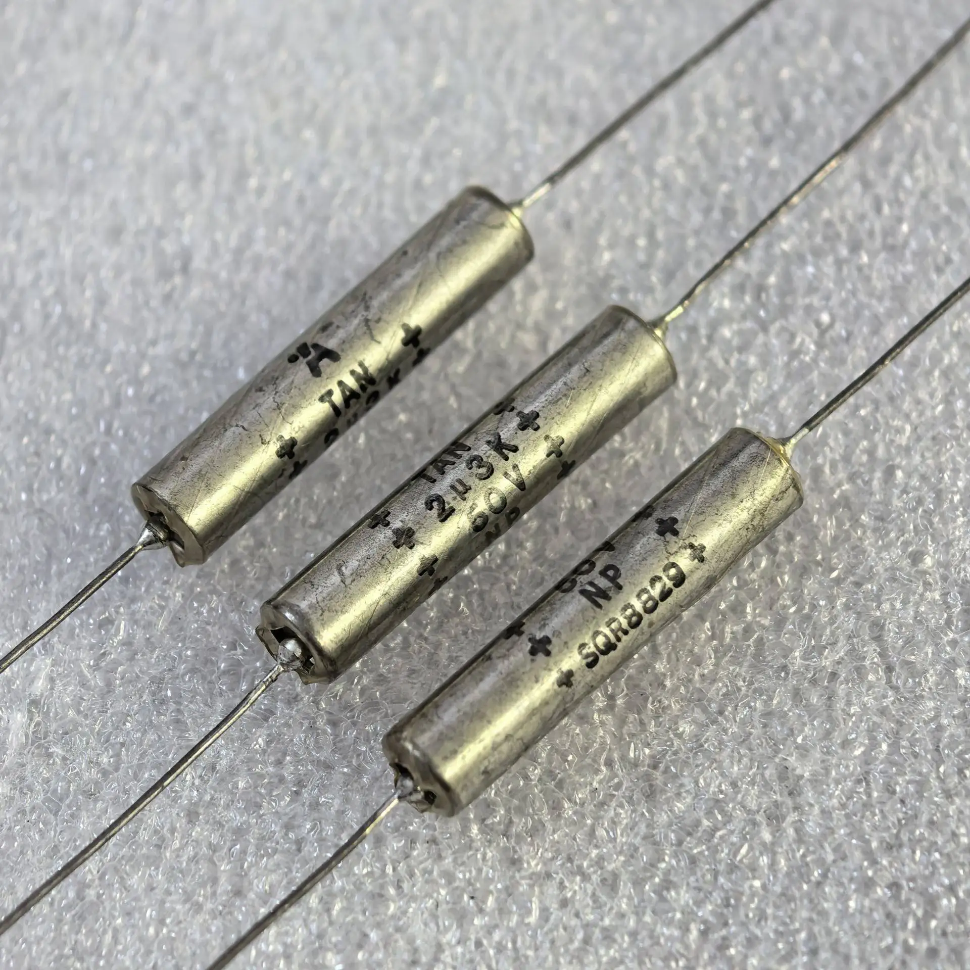 

2PCS/USA 2.3UF instead of 2.2UF 50V 234K high-temperature audio stepless tantalum electrolytic capacitor