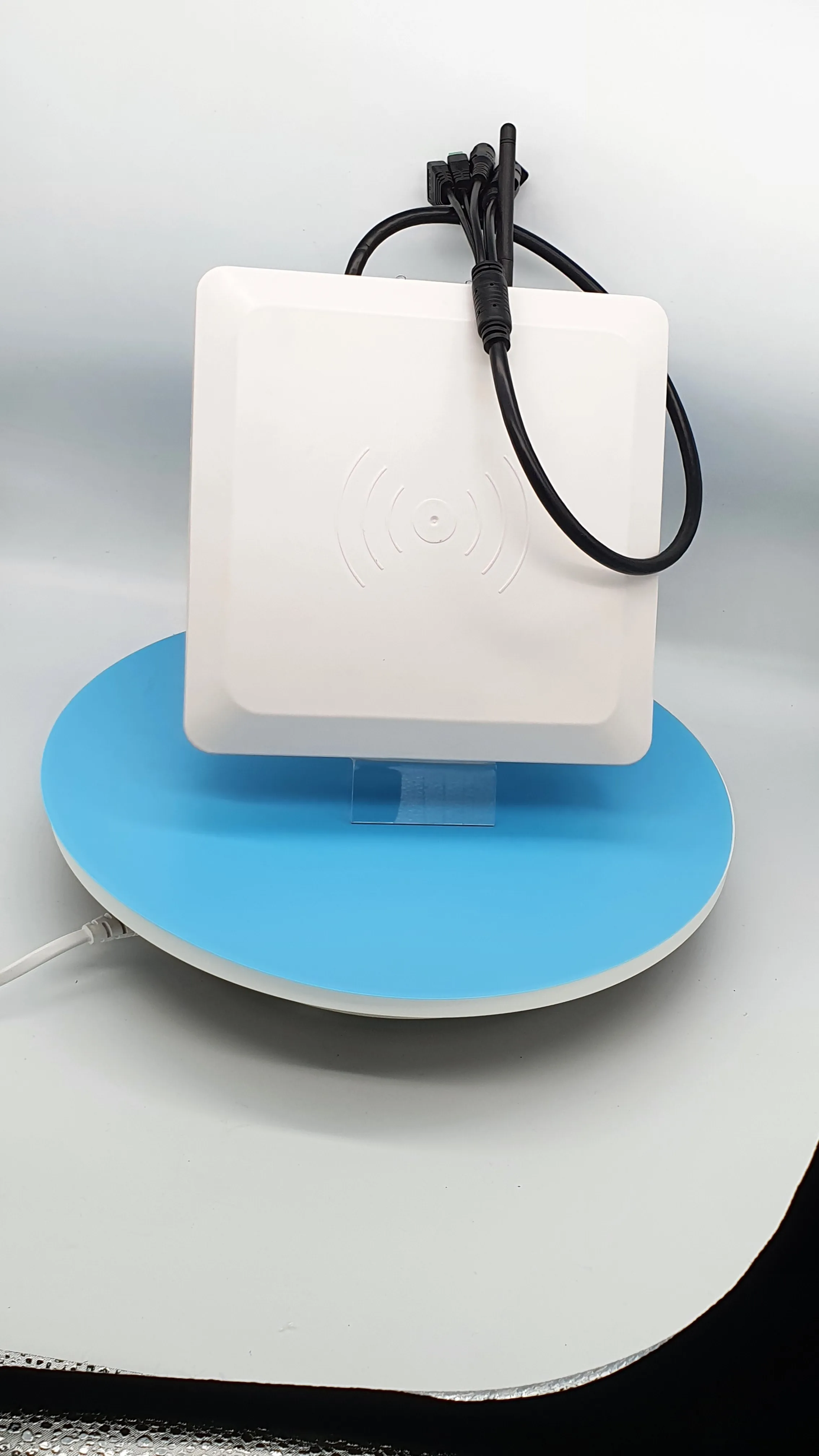 ISO18000-6C Passive RFID Reader 8DBI Integrated Access Control 15m Outdoor Range with RS232 RS485 Wiegand for Parking Systems