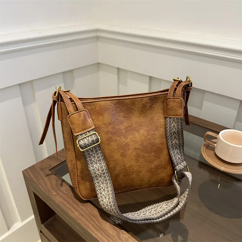 

​ ​ Винтажная сумка-ведро 2025 года, просторная женская сумка подмышками, текстурированная сумка через плечо, ретро-сумка через плечо, шикарная сумка «день-ночь»