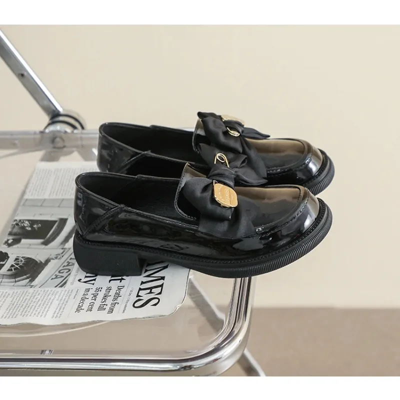

Spring and Autumn Retro Black Bow One Foot Soft Sole Single Female British Style Small Leather Shoes