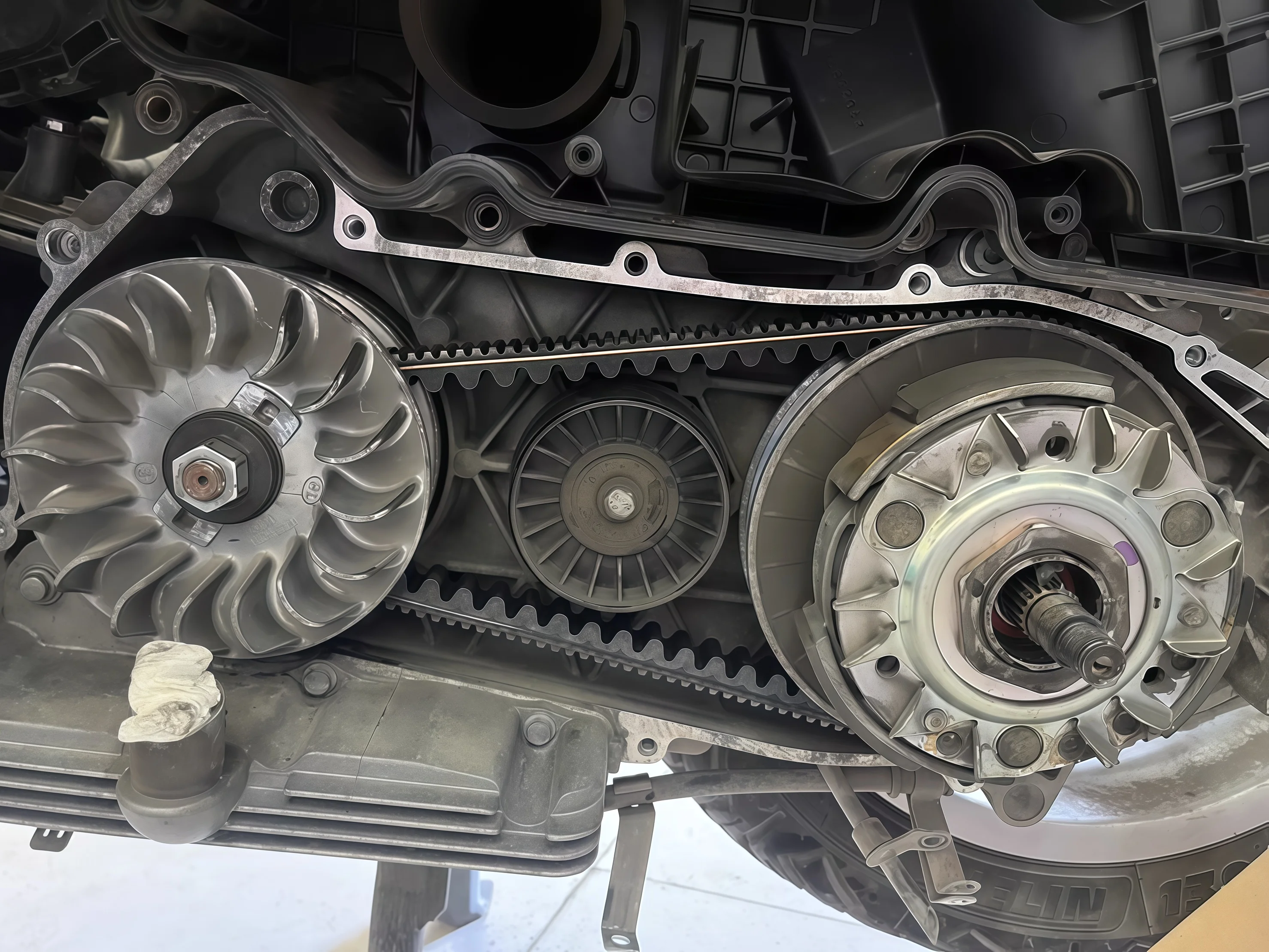 Ersatz-Motorradzubehör Antriebsriemen Variator Riemenscheiben-Rollensatz für Vespa GTS 300 2008 2009 2010 2011 2012-2016 – Detail 2