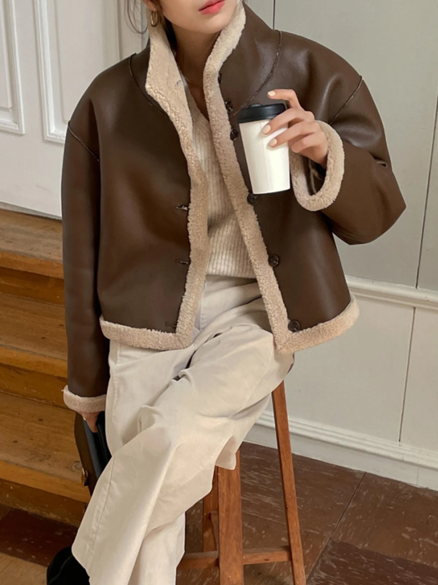 Women's Short Double-Sided Wear Leather Fur Integrated Thickened Warmth Outerwear Loose Fit Autumn Winter Design Sense