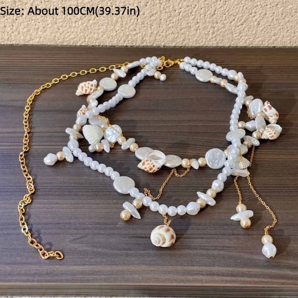 Modne łańcuszki na talię z muszelek, frędzli i pereł, eleganckie łańcuszki biodrowe w stylu boho, uniwersalne łańcuszki na brzuch, akcesoria do sukienek w stylu wakacyjnym.