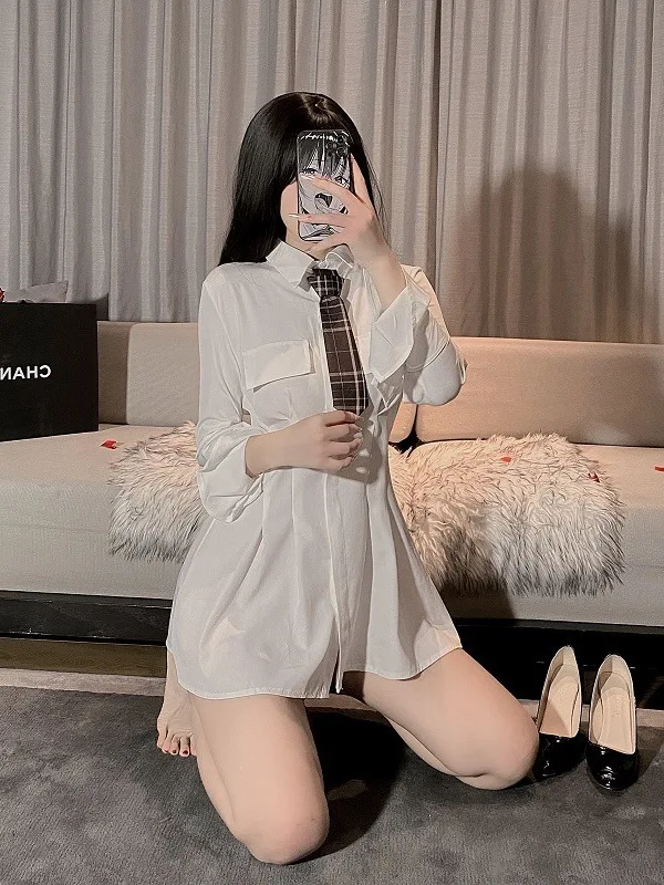 فستان قميص طويل مثير أبيض إغلاق الخصر لتخسيس الورك يغطي الطالبات منظور فضفاض فستان تلميذة الحرم الجامعي N3A