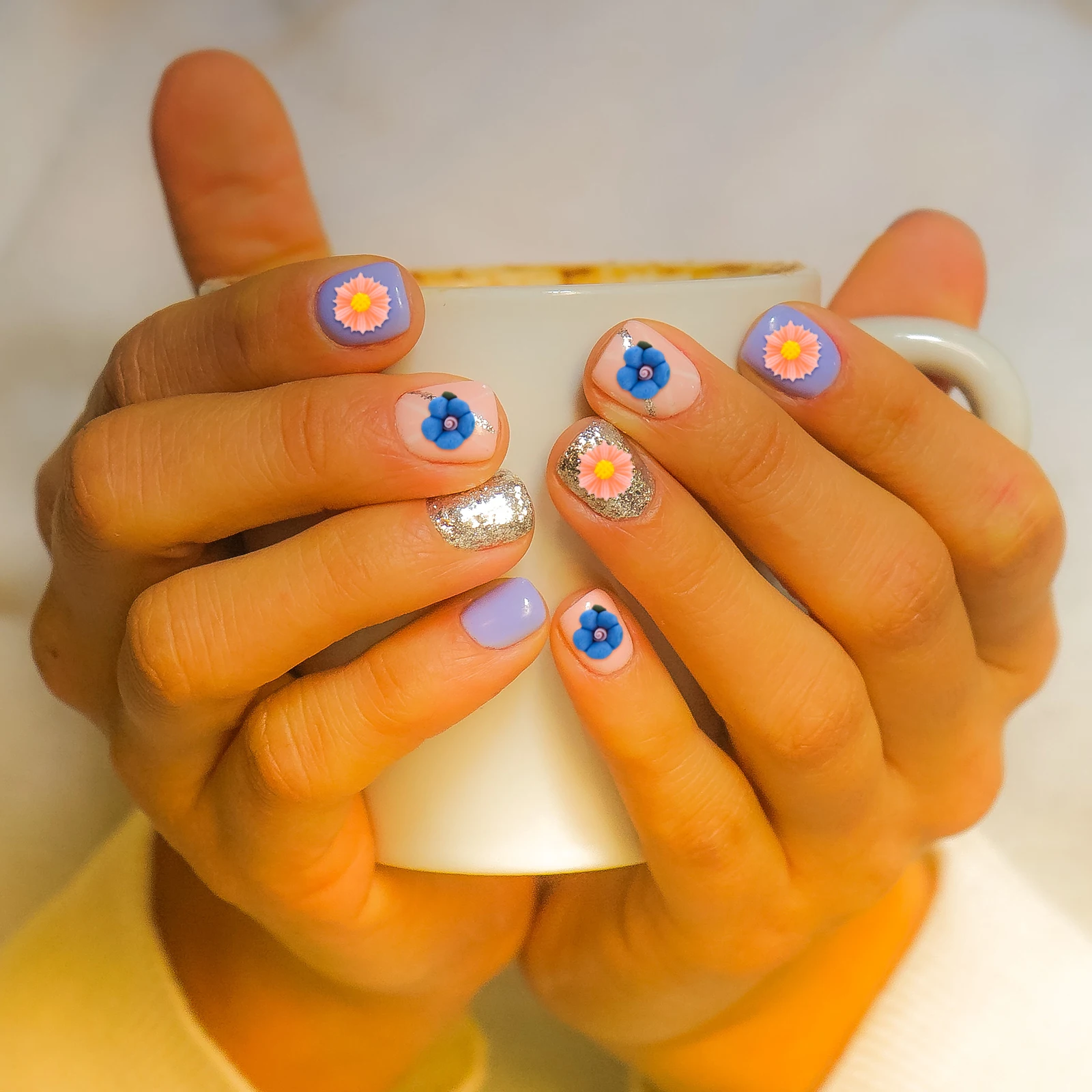 

2 Boxes Mixed Color 3D Resin Daisy Flower Nail naments Lightweight Portable Nail Art Accessories for DIY Charm Decor