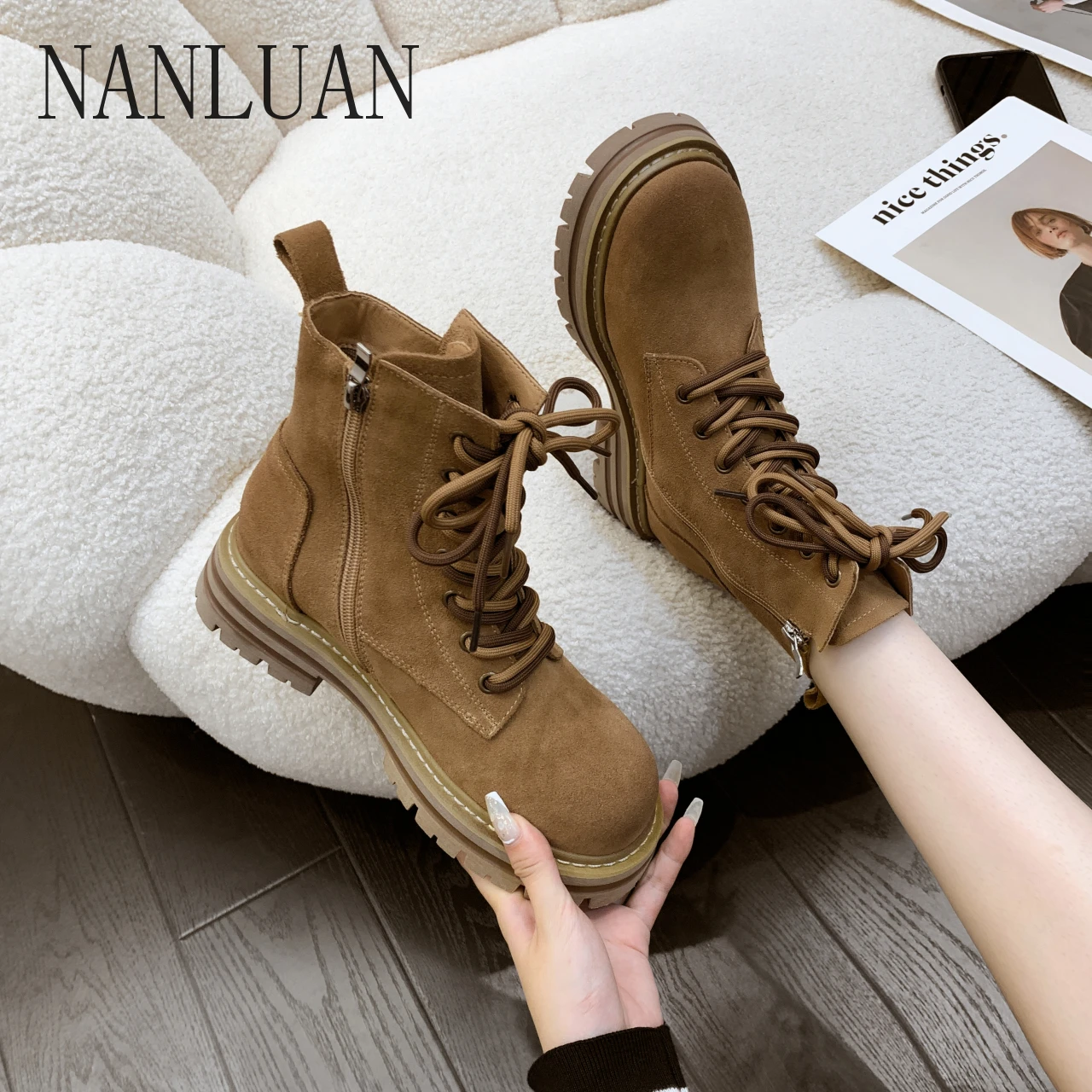 

2024 Boutique Winter Women's Boots Fashionable Short Lace-up Women's Shoes Comfortable Thick Soles Hot-selling Women's Shoes