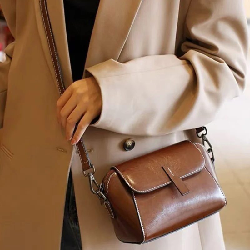 

Масляная восковая кожаная сумка с магнитной пряжкой, новая женская модная сумка через плечо, нишевая сумка на плечо, сумка для мобильного телефона, повседневная сумка на молнии