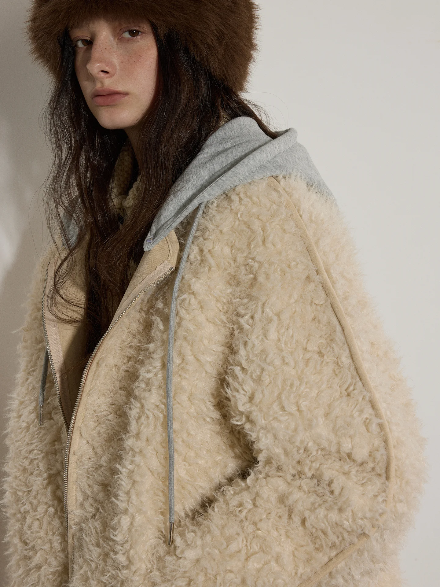 

Женское пальто Lofi с отстегивающимся капюшоном, теплое, из искусственного меха, зимнее, новое, с длинными рукавами, на молнии, с отделкой из овечьей шерсти