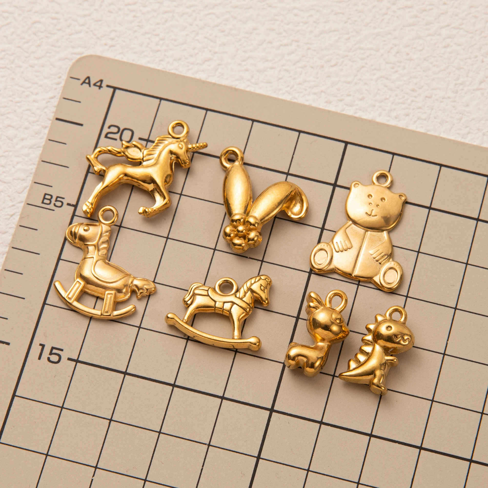 

Stainless steel DIY fashion daily small dog bear pendant animal series gold-plated color preservation women