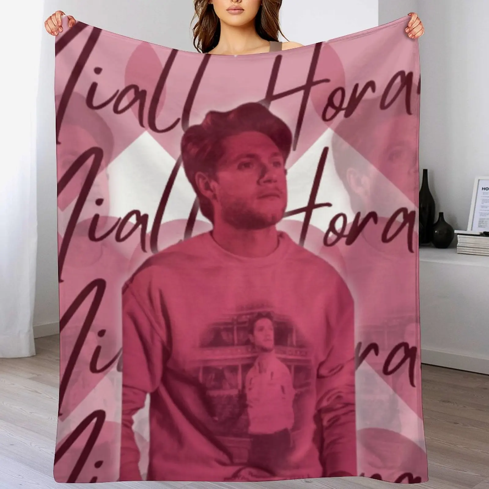 Niall Horan Pink Heart Design Throw Blanket Cozy Microfiber Throw Blanket for Home Bedroom