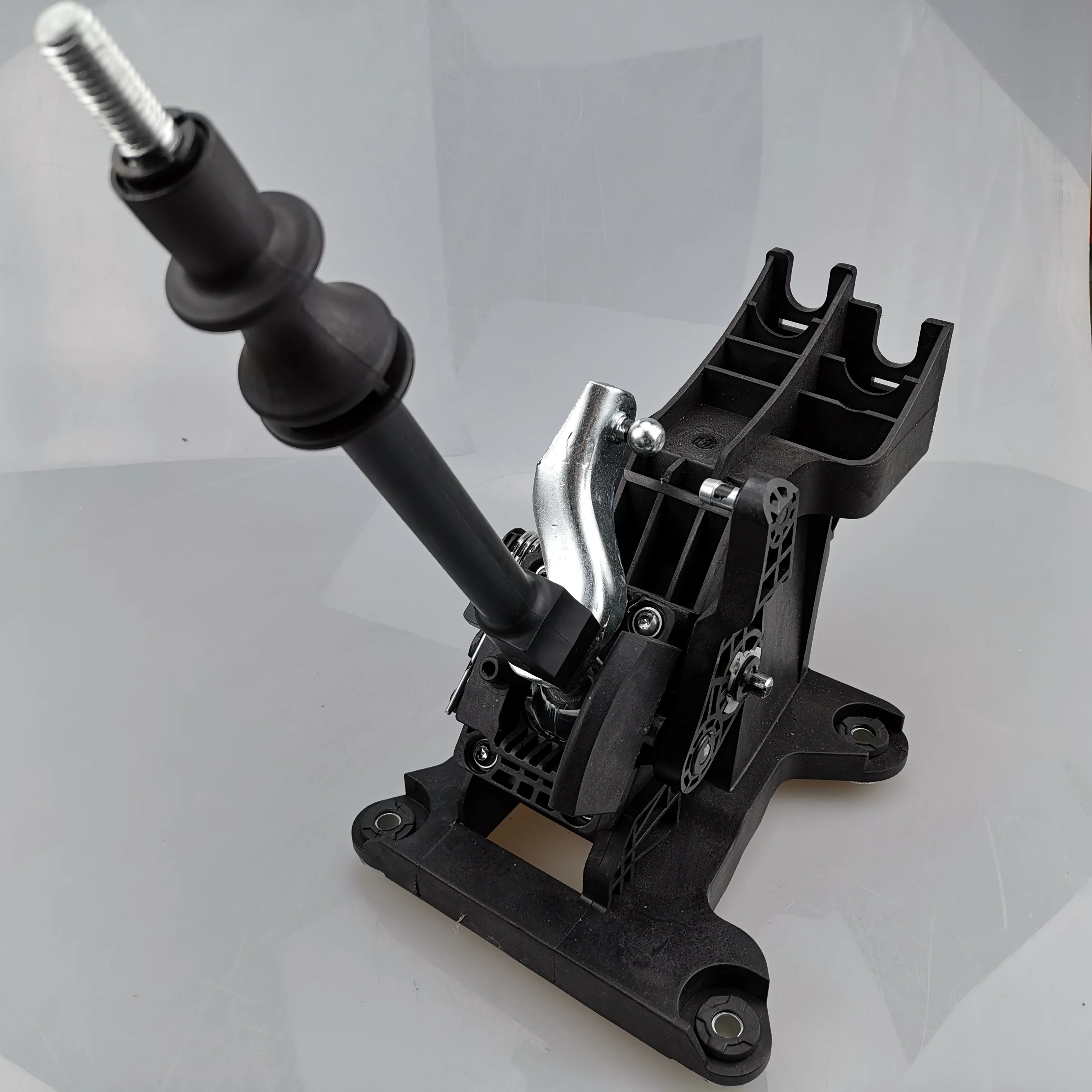 

SAIC MAXUS G10 Оригинальный рычаг управления коробкой передачC00044627