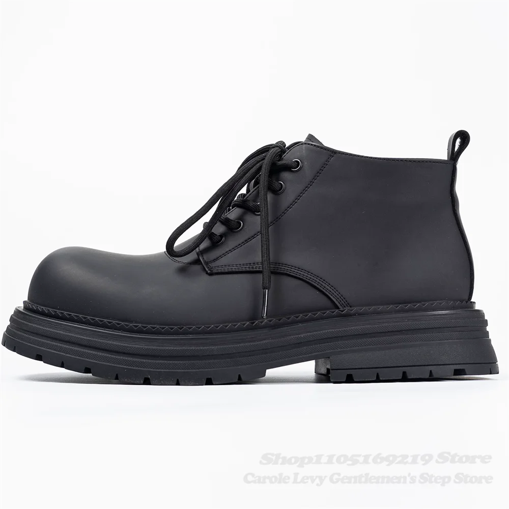 Botas cortas negras mate con puntera ancha para hombre, suela gruesa, con cordones, aumento de altura, estilo workwear, con correas, de caña alta, zapatos casuales de cuero.