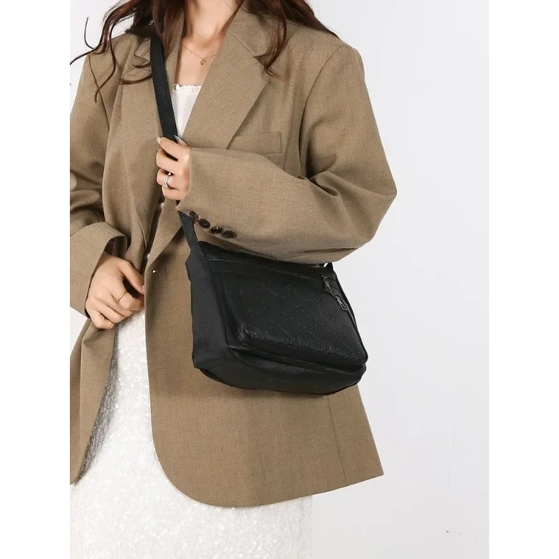 

Luxury Designer Diaper Bag Women Fashionable Leather Tote Elegant Crossbody Handbag Large Capacity Unique Vintage Style