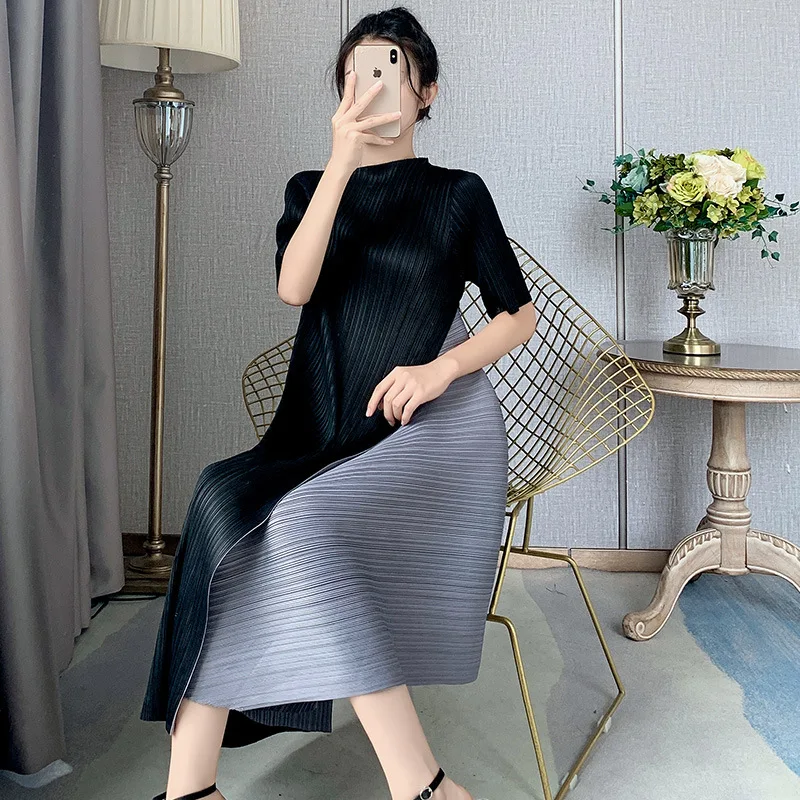 Miyake loose casual plus-size comfortable elegant high-end dress 2025 summer new style pleated irregular color blocking