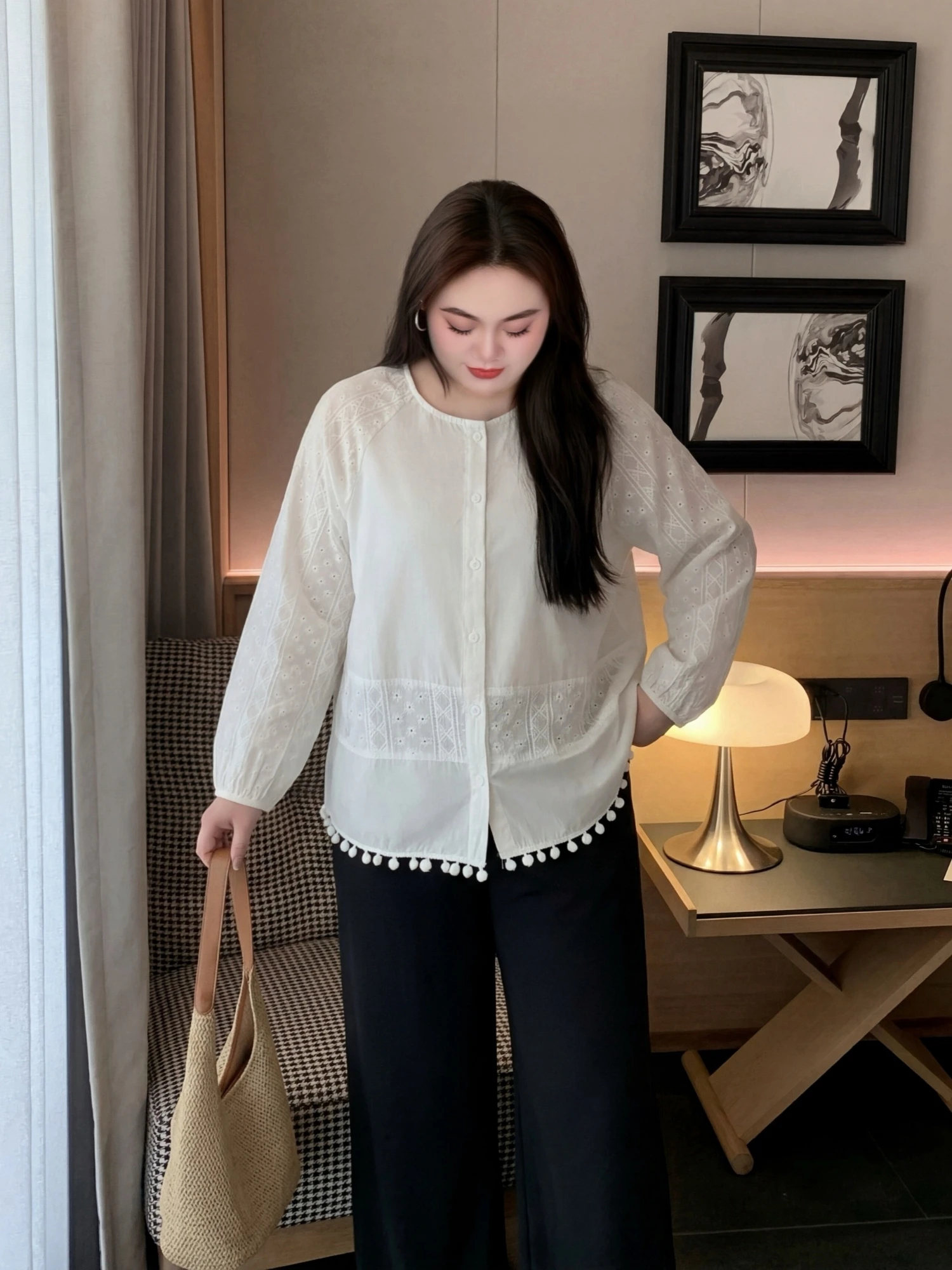 

Весенняя коллекция: Женская рубашка больших размеров, однотонная, с пэчворком, простой стиль, для повседневной носки, хлопок, длинный рукав, круглый вырез, на одной пуговице