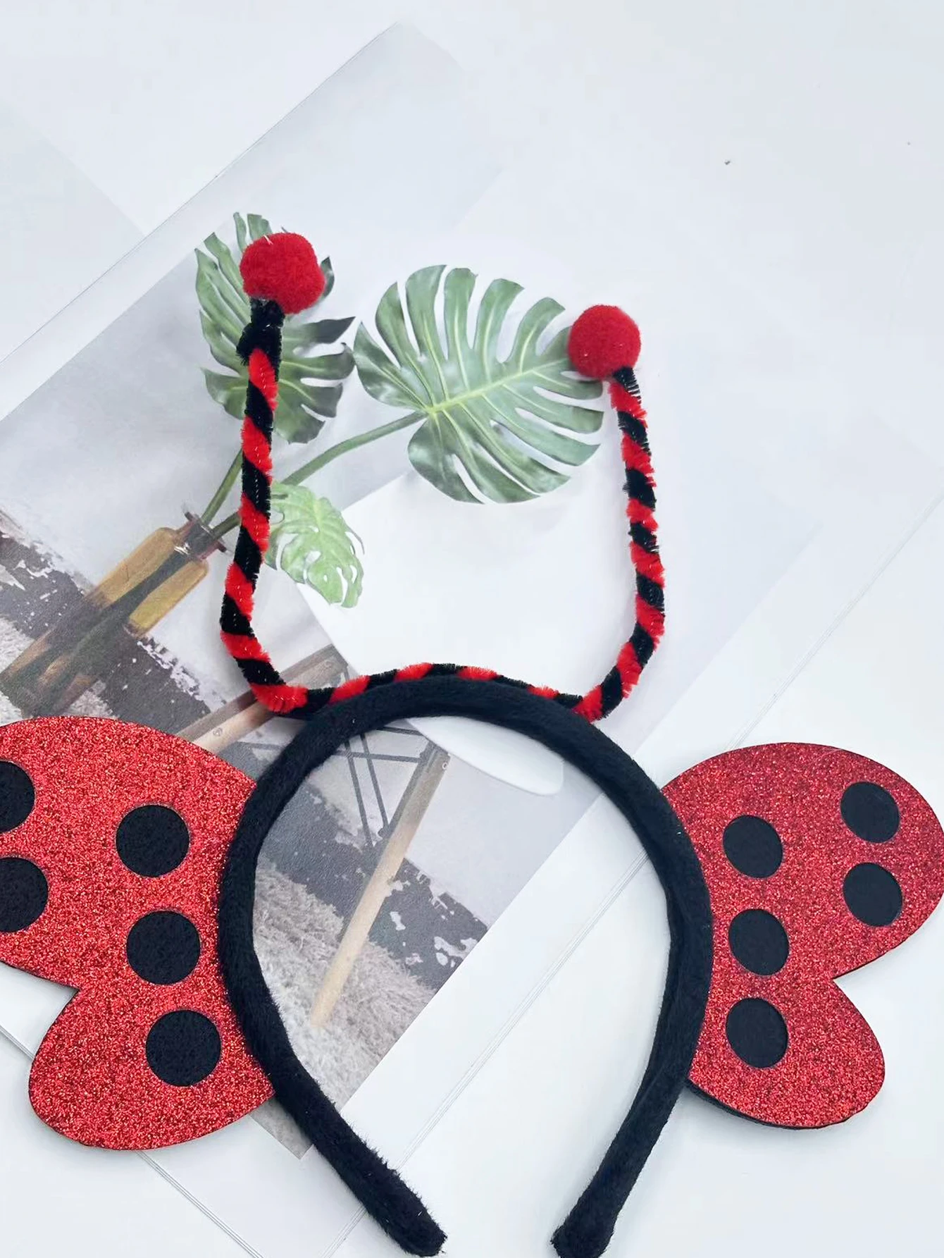 1/2 ชิ้นแฟชั่น Ladybug - ที่คาดผมรูปสําหรับผู้หญิงสาวปาร์ตี้อุปกรณ์เสริมผม