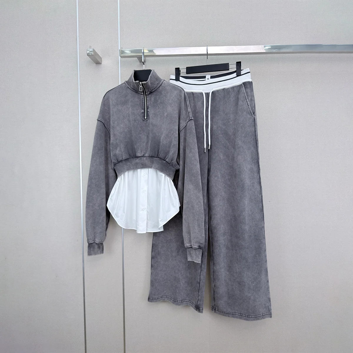 2026 High quality women's clothing vintage short hoodie fake two-piece spliced top wide leg pants three piece set--202609033
