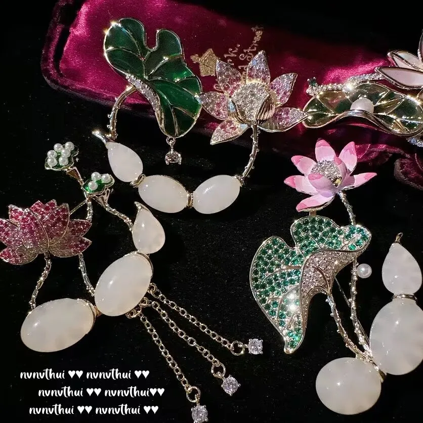 Ice White Jade Gem Brooch Chinese Element Han Cloothing Accessories Fritillaria Lotus Leaf  Roots Zircon Corsage Pins for Women