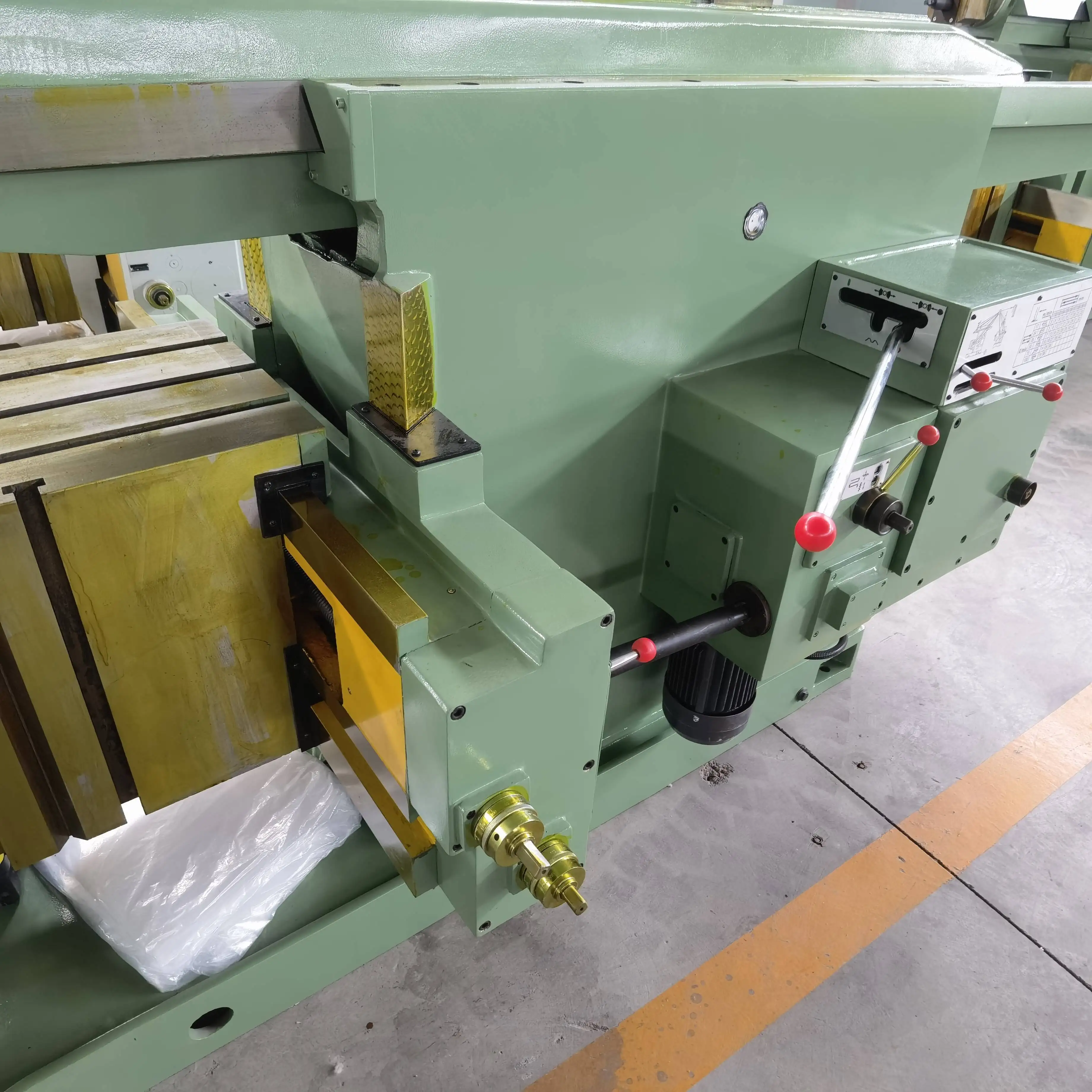 مشكل هيدروليكي أوتوماتيكي بالكامل عالي الجودة Hine Bc60100 مسوي تشكيل معدني أفقي جديد وتشقيط هاينز