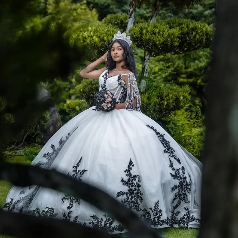 

Customized Shiny white Quinceanera Dresses Off the Shoulder Black glitter crystal applique Long tail Tull Vestido 15 Quinceanera