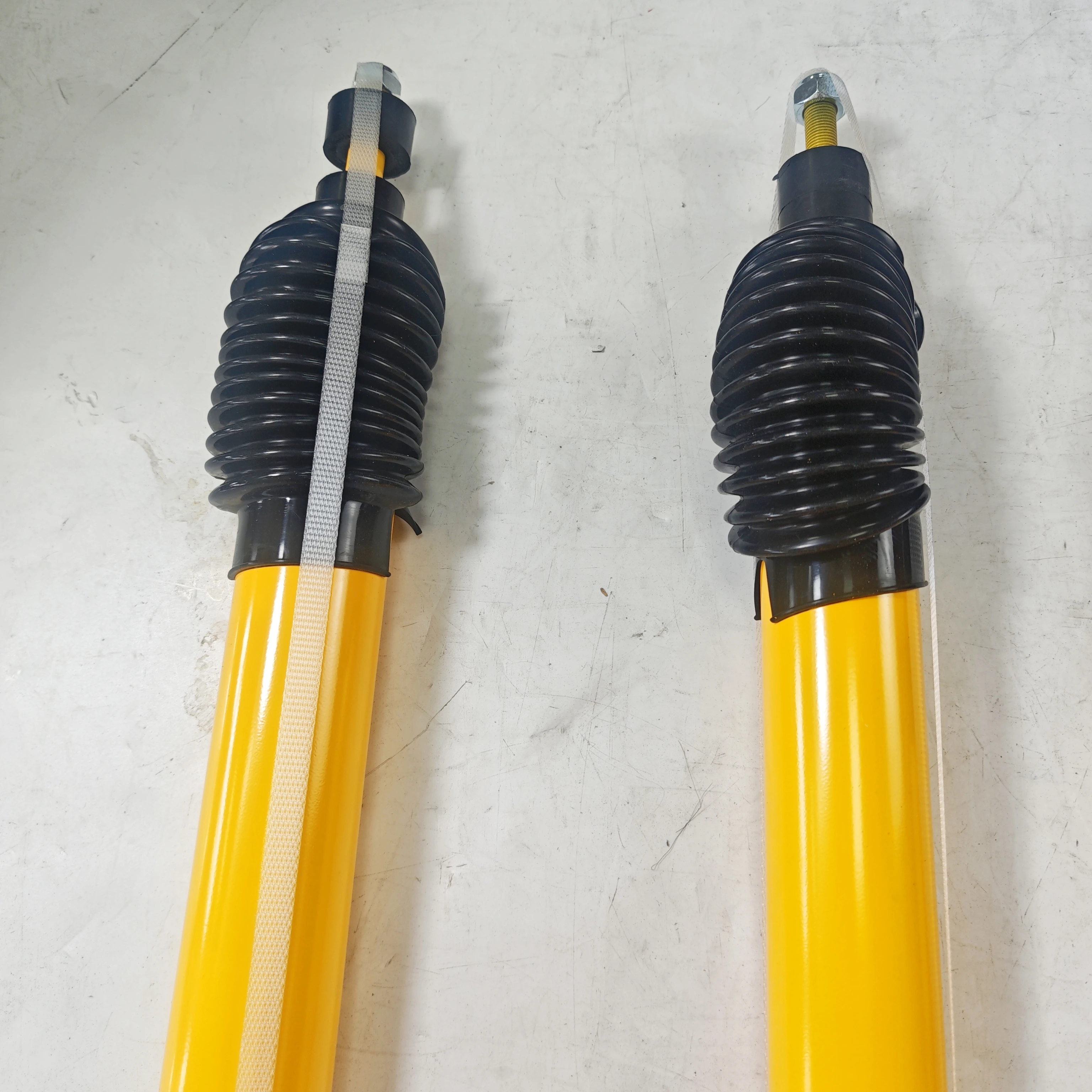 SOARAP High Quality Strong And Durable Car Rear Oil Shock Absorbers For Toyota LC100